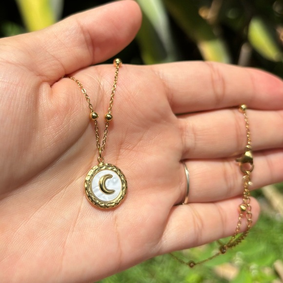 18K Gold Plated Pearl sea shell moon Necklace - Picture 3 of 6